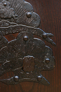 幅1200ミリ 三つ重ね松葉金具で格調ある格子庄内蔵戸　G2522