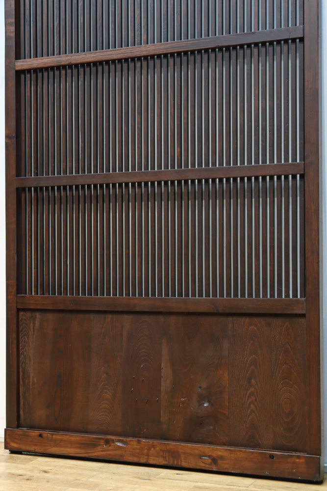 幅1200ミリ 三つ重ね松葉金具で格調ある格子庄内蔵戸　G2522