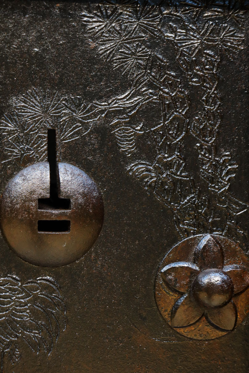 幅1342ミリ　丸面格子づくりの貫録溢れる総欅能登格子蔵戸　G2523