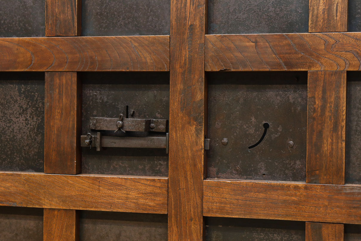 幅1342ミリ　丸面格子づくりの貫録溢れる総欅能登格子蔵戸　G2523