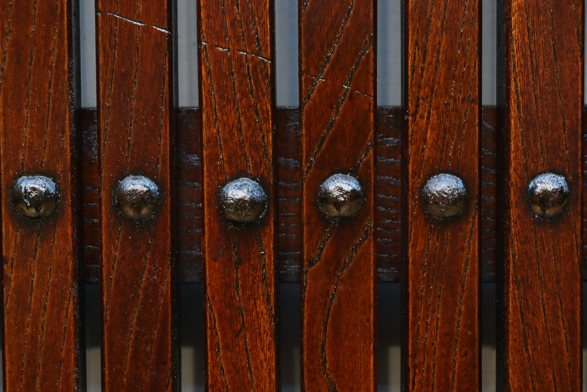 幅1392ミリ　艶やかな漆の色彩に装飾金具が格調を感じさせる総けやき富山蔵戸　G2524