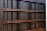 幅1392ミリ　艶やかな漆の色彩に装飾金具が格調を感じさせる総けやき富山蔵戸　G2524