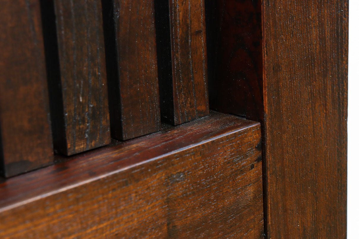 幅1392ミリ　艶やかな漆の色彩に装飾金具が格調を感じさせる総けやき富山蔵戸　G2524