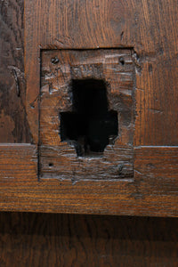 幅1392ミリ　艶やかな漆の色彩に装飾金具が格調を感じさせる総けやき富山蔵戸　G2524