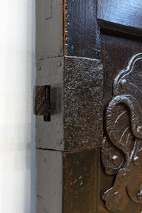 幅1220ミリ　深みある色艶漆に巾着金具を添えた蔵戸　G2525