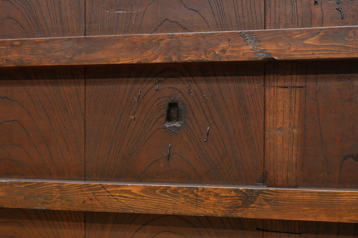 幅1220ミリ　深みある色艶漆に巾着金具を添えた蔵戸　G2525