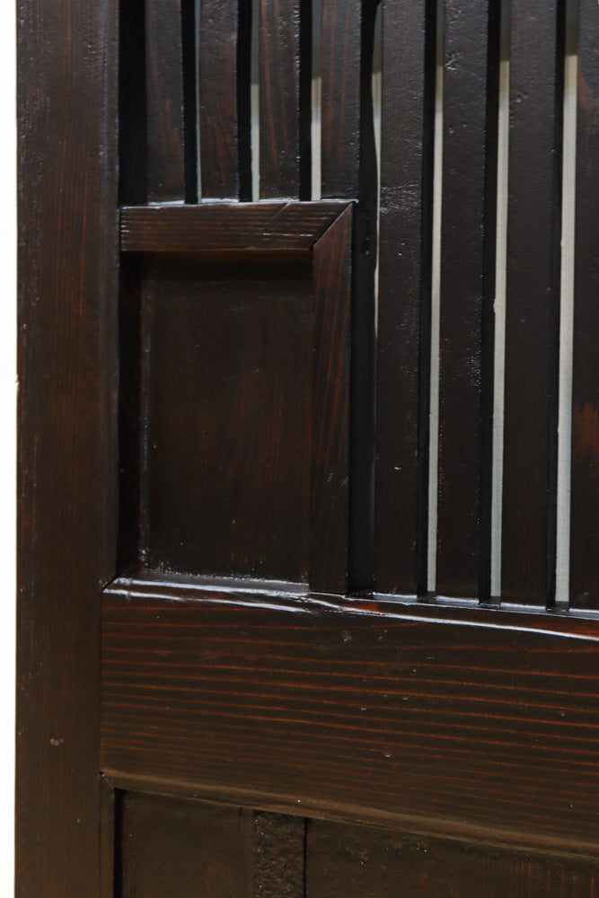 幅1136ミリ　時代を経た風合いを纏った貫録溢れる格子蔵戸　G2527