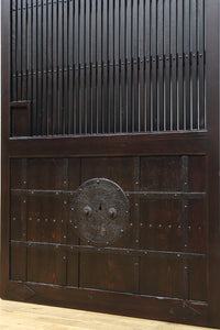 幅1136ミリ　時代を経た風合いを纏った貫録溢れる格子蔵戸　G2527