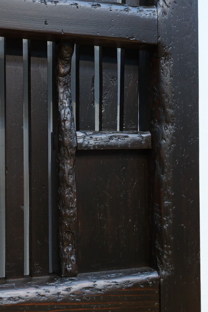 幅1136ミリ　時代を経た風合いを纏った貫録溢れる格子蔵戸　G2527