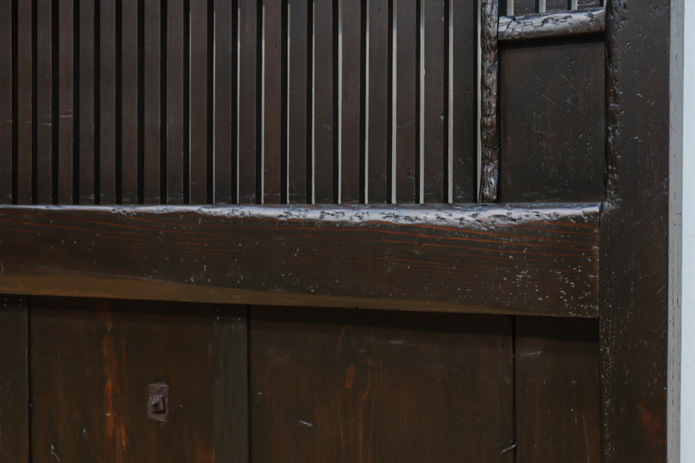 幅1136ミリ　時代を経た風合いを纏った貫録溢れる格子蔵戸　G2527