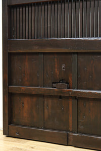 幅1136ミリ　時代を経た風合いを纏った貫録溢れる格子蔵戸　G2527