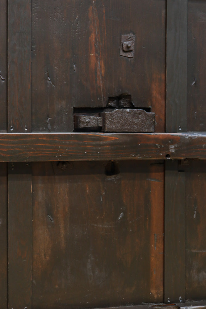 幅1136ミリ　時代を経た風合いを纏った貫録溢れる格子蔵戸　G2527