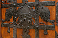 幅1005ミリ、高さ1837ミリ　スリム幅!! 縁起の良い装飾金具と美しい帯鉄格子を纏った格調高い総欅富山格子蔵戸　G2528MT