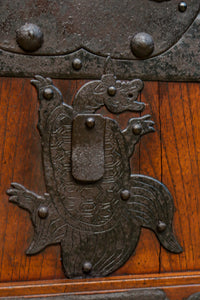 幅1005ミリ、高さ1837ミリ　スリム幅!! 縁起の良い装飾金具と美しい帯鉄格子を纏った格調高い総欅富山格子蔵戸　G2528MT