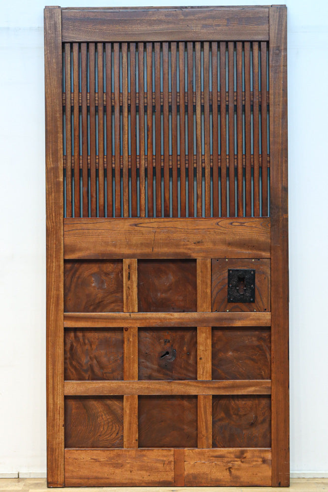 稀少幅960ミリ　スリム幅!! 時代を重ねた風格の気品漂う総けやき金沢格子蔵戸　G2529