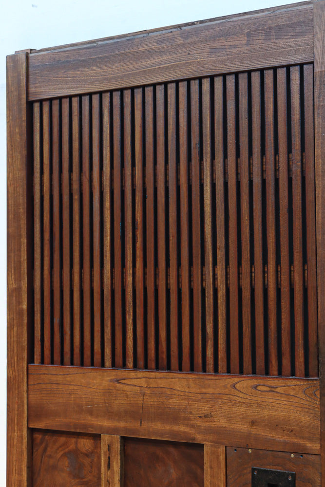 稀少幅960ミリ　スリム幅!! 時代を重ねた風格の気品漂う総けやき金沢格子蔵戸　G2529