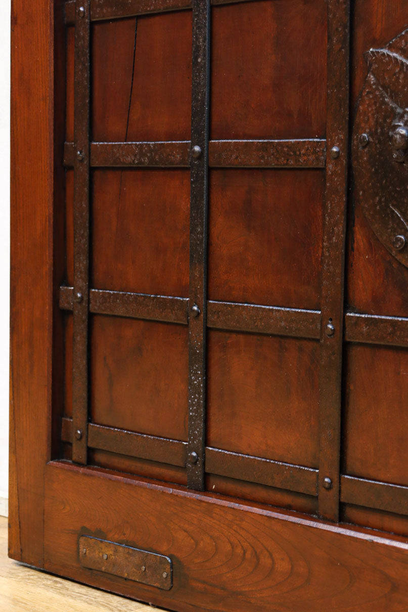 幅1195ミリ　うさぎ金具の可愛らしい表情に心和む気品ある大珍品総欅富山蔵戸　G2530