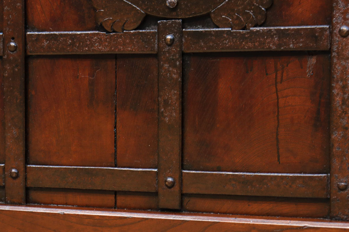 幅1195ミリ　うさぎ金具の可愛らしい表情に心和む気品ある大珍品総欅富山蔵戸　G2530