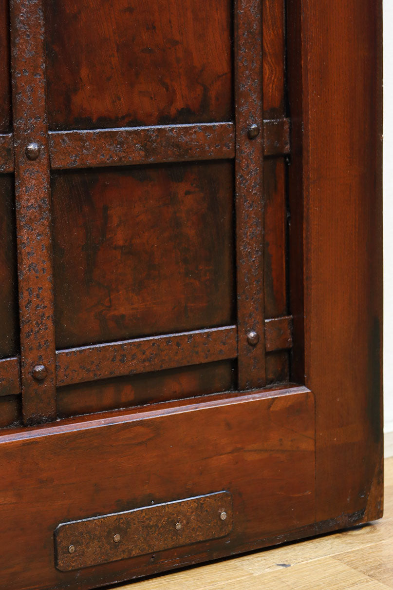 幅1195ミリ　うさぎ金具の可愛らしい表情に心和む気品ある大珍品総欅富山蔵戸　G2530