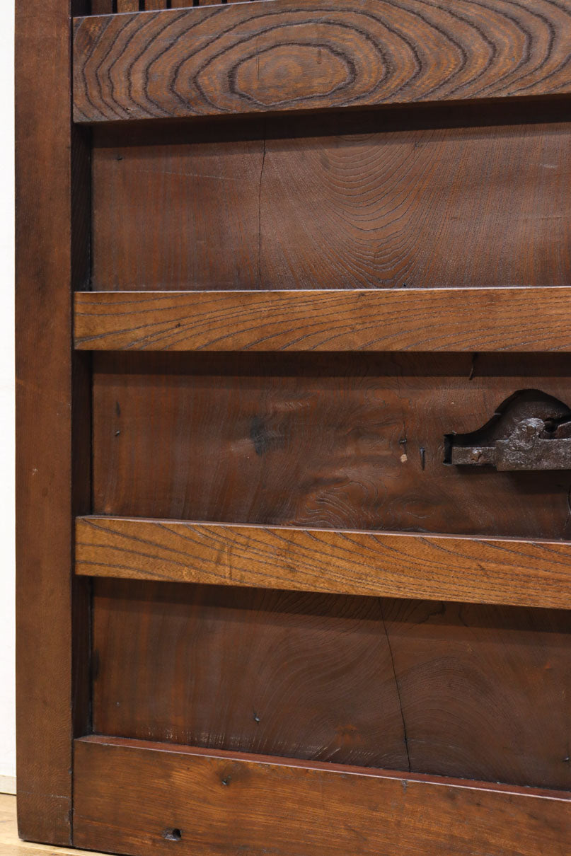 幅1195ミリ　うさぎ金具の可愛らしい表情に心和む気品ある大珍品総欅富山蔵戸　G2530