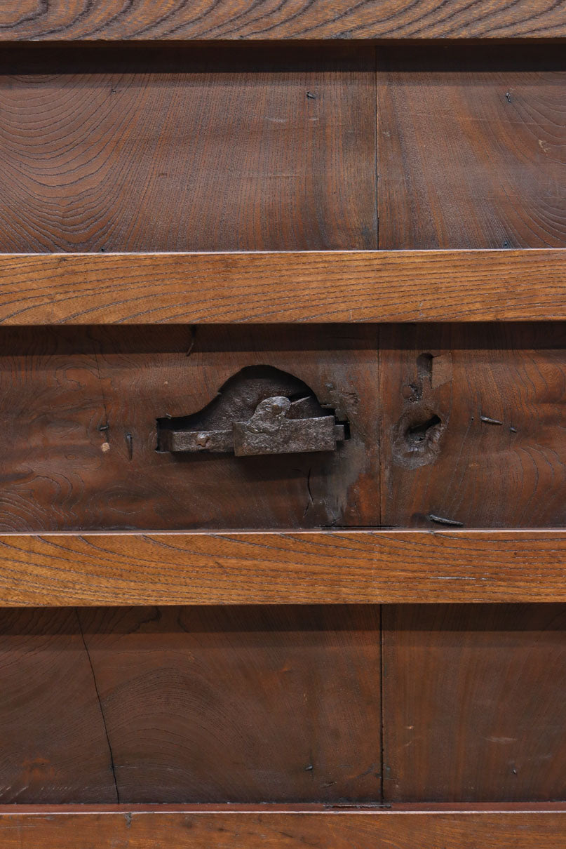 幅1195ミリ　うさぎ金具の可愛らしい表情に心和む気品ある大珍品総欅富山蔵戸　G2530