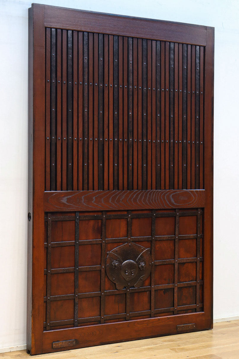 幅1195ミリ　うさぎ金具の可愛らしい表情に心和む気品ある大珍品総欅富山蔵戸　G2530