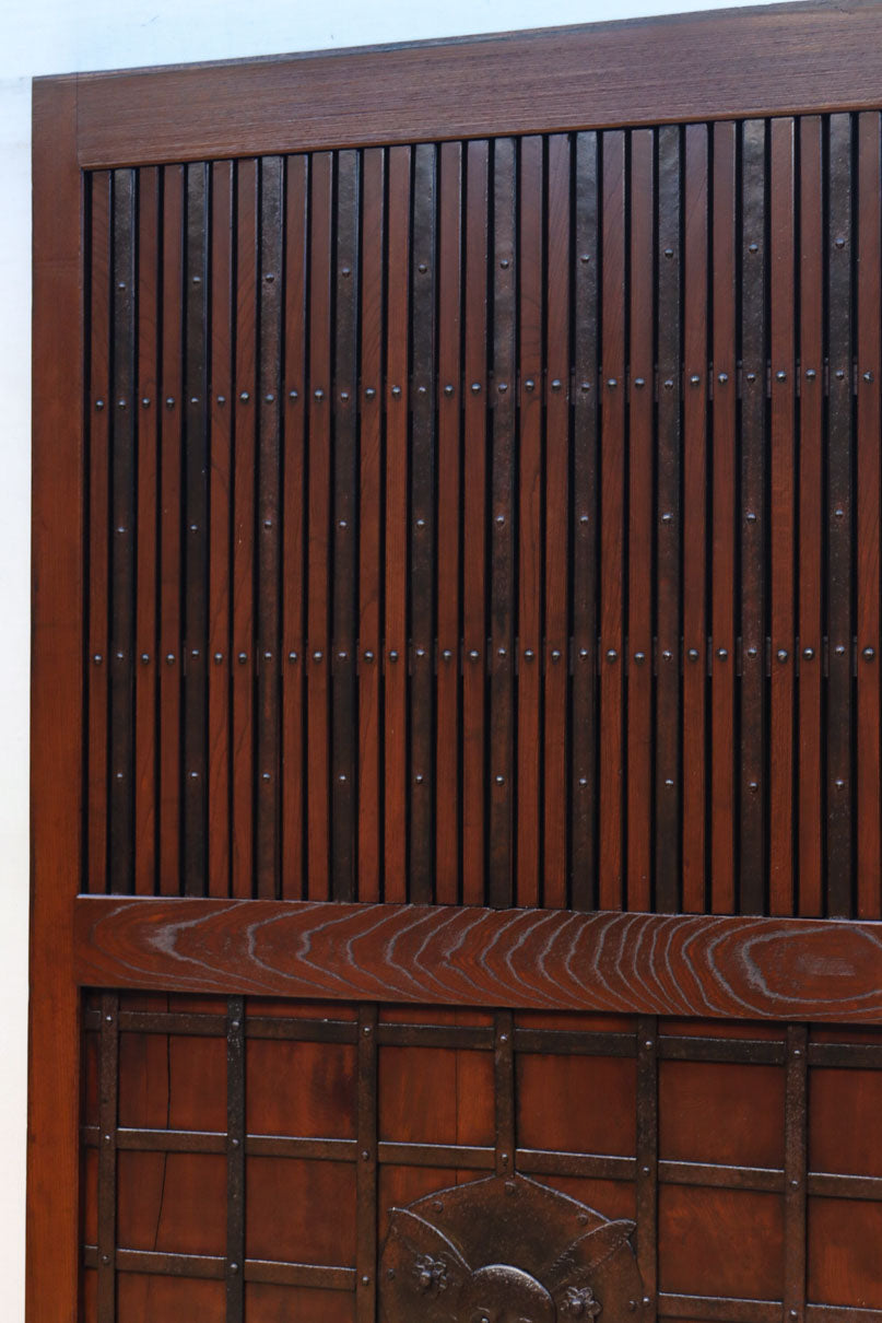 幅1195ミリ　うさぎ金具の可愛らしい表情に心和む気品ある大珍品総欅富山蔵戸　G2530