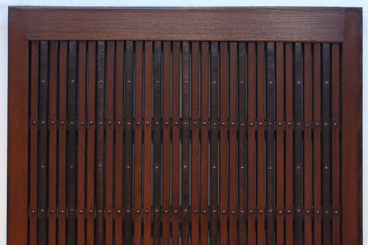 幅1195ミリ　うさぎ金具の可愛らしい表情に心和む気品ある大珍品総欅富山蔵戸　G2530