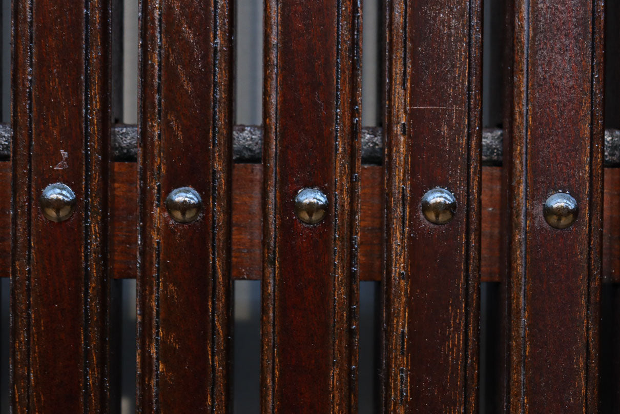 幅1150ミリ、高さ2010ミリ　時代を経た鉄素材が味わい深い総欅富山蔵戸　G2531