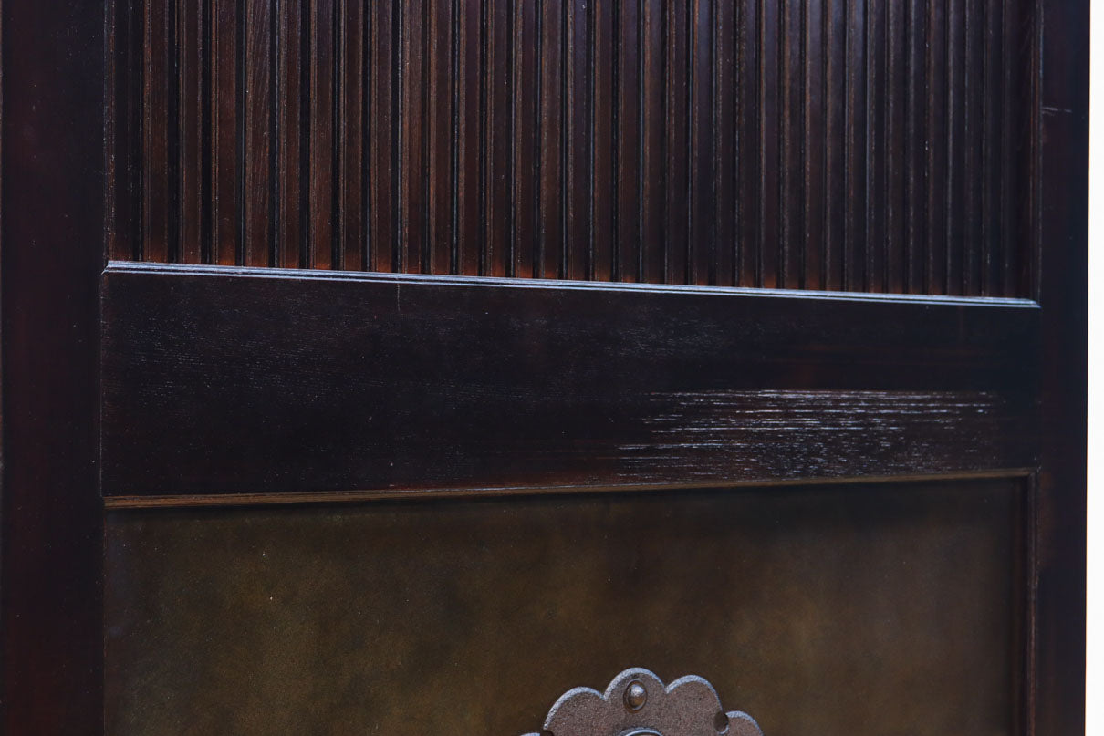 幅1150ミリ、高さ2010ミリ　時代を経た鉄素材が味わい深い総欅富山蔵戸　G2531