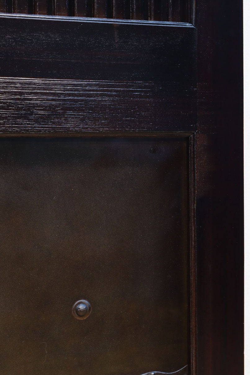 幅1150ミリ、高さ2010ミリ　時代を経た鉄素材が味わい深い総欅富山蔵戸　G2531