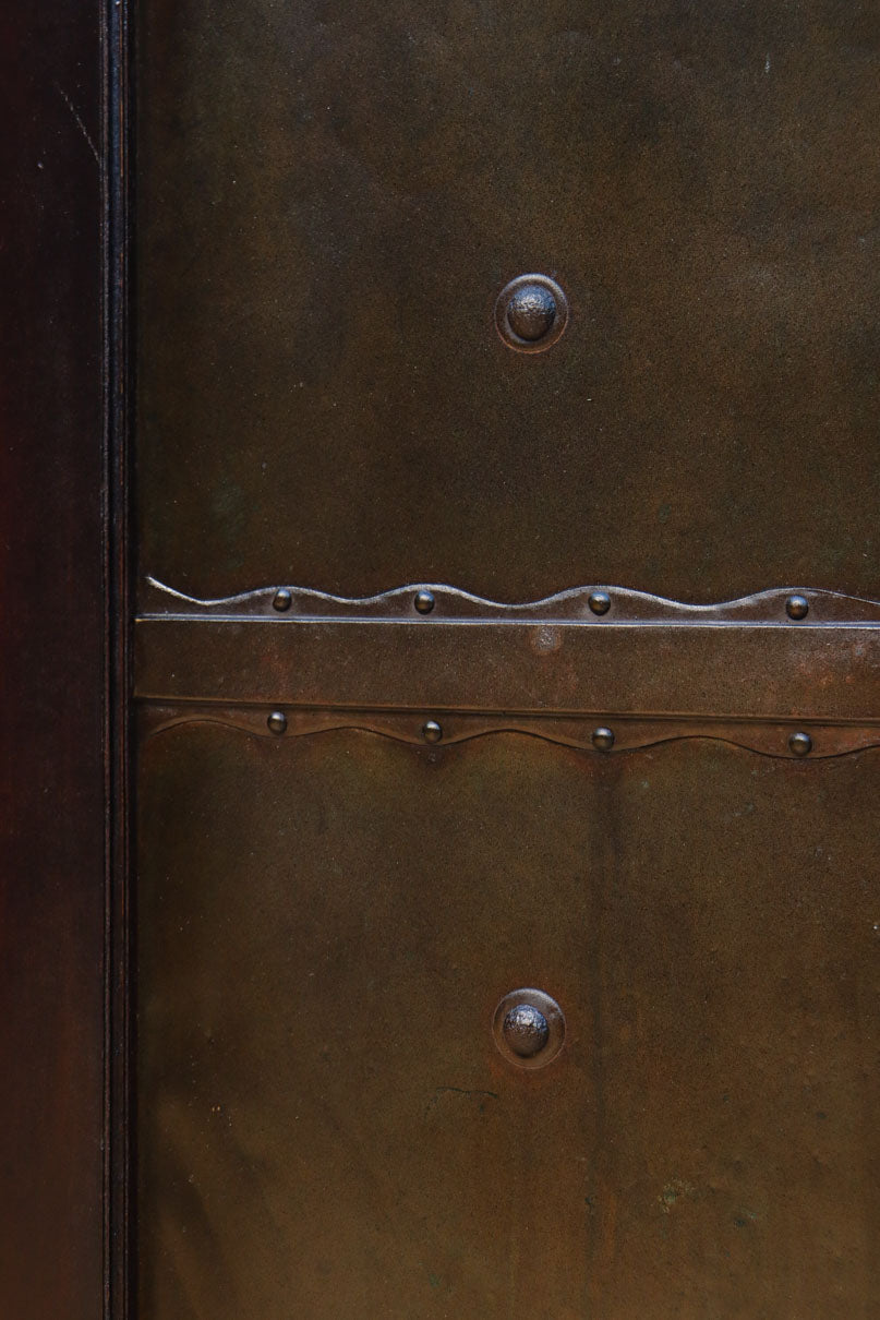 幅1150ミリ、高さ2010ミリ　時代を経た鉄素材が味わい深い総欅富山蔵戸　G2531