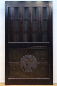 幅1150ミリ、高さ2010ミリ　時代を経た鉄素材が味わい深い総欅富山蔵戸　G2531