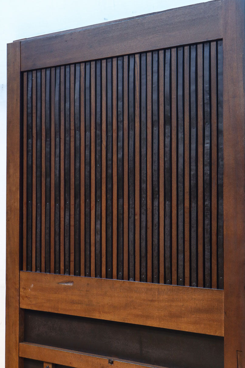 幅1150ミリ、高さ2010ミリ　時代を経た鉄素材が味わい深い総欅富山蔵戸　G2531