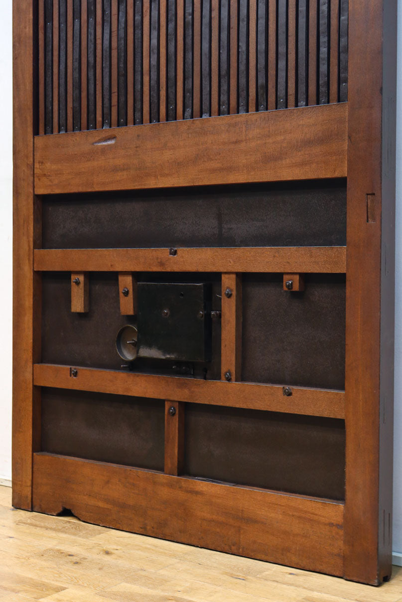 幅1150ミリ、高さ2010ミリ　時代を経た鉄素材が味わい深い総欅富山蔵戸　G2531