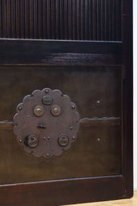 幅1150ミリ、高さ2010ミリ　時代を経た鉄素材が味わい深い総欅富山蔵戸　G2531