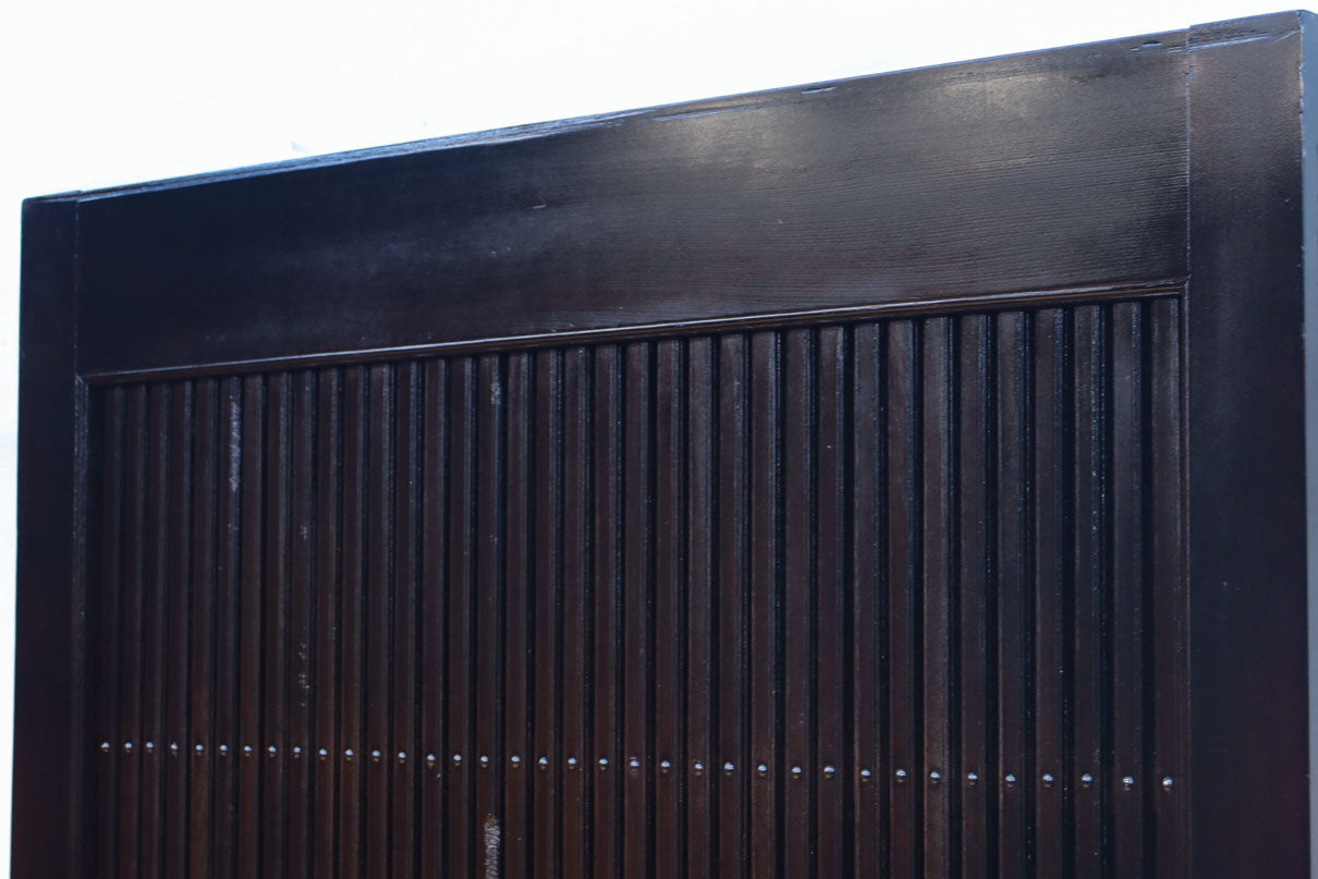 幅1150ミリ、高さ2010ミリ　時代を経た鉄素材が味わい深い総欅富山蔵戸　G2531