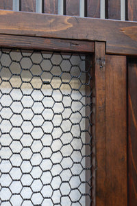 幅1163ミリ、高さ2020ミリ　網入りの小窓を設けた風情ある格子蔵戸　G2533