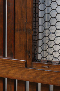 幅1163ミリ、高さ2020ミリ　網入りの小窓を設けた風情ある格子蔵戸　G2533