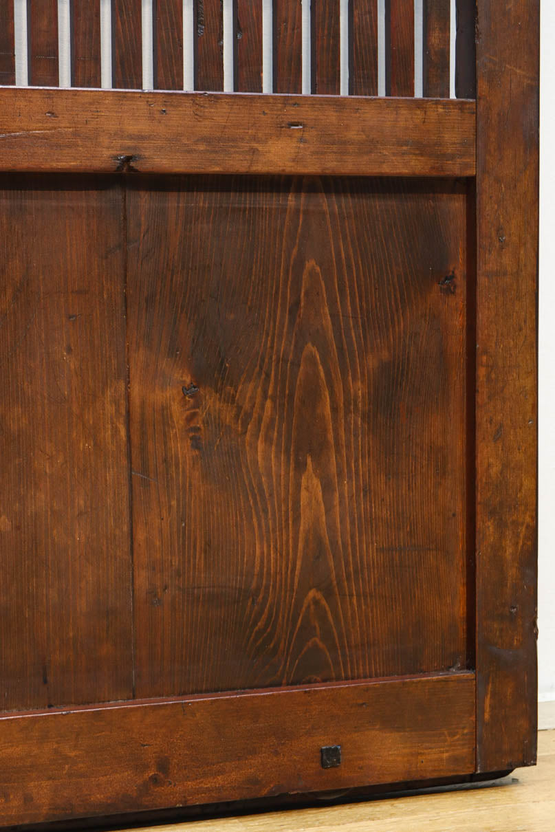 幅1163ミリ、高さ2020ミリ　網入りの小窓を設けた風情ある格子蔵戸　G2533