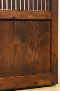 幅1163ミリ、高さ2020ミリ　網入りの小窓を設けた風情ある格子蔵戸　G2533