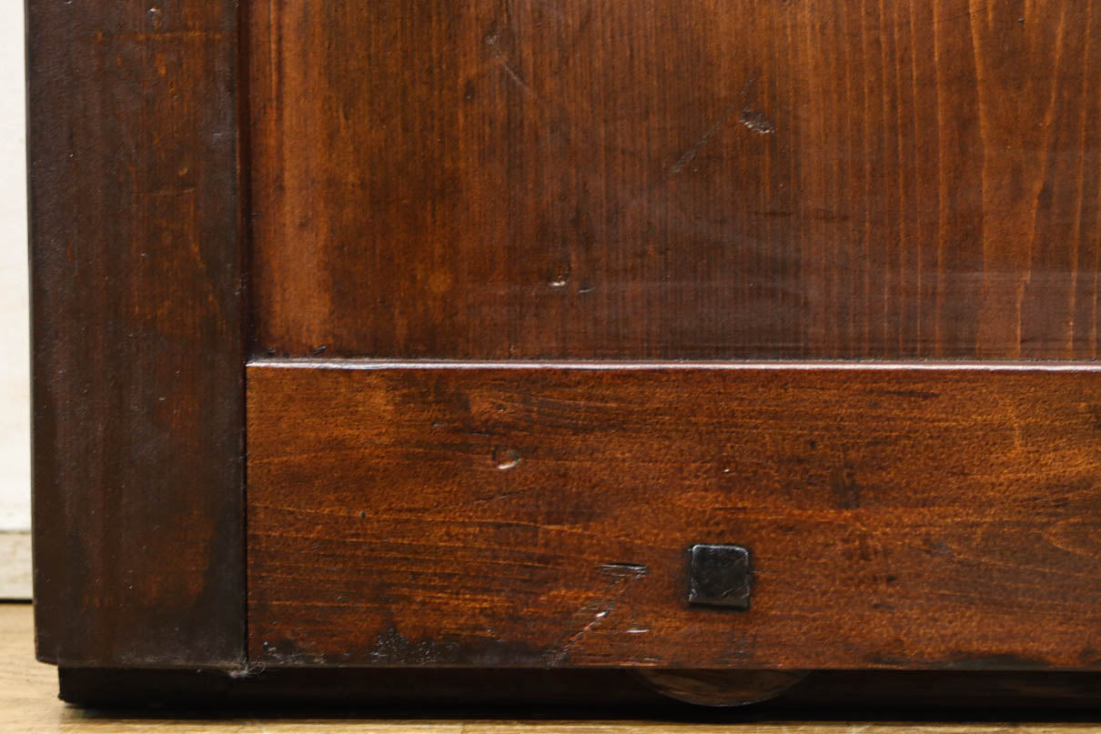 幅1163ミリ、高さ2020ミリ　網入りの小窓を設けた風情ある格子蔵戸　G2533