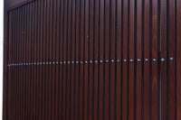 幅1163ミリ、高さ2020ミリ　網入りの小窓を設けた風情ある格子蔵戸　G2533