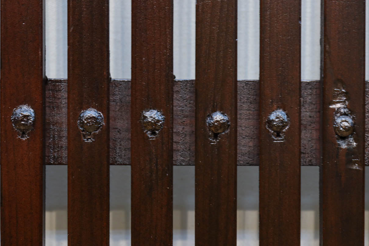 幅1068ミリ、高さ1952ミリ　縁起の良い大黒様の金具が印象的な格子蔵戸　G2534