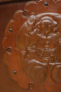 幅1068ミリ、高さ1952ミリ　縁起の良い大黒様の金具が印象的な格子蔵戸　G2534