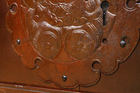 幅1068ミリ、高さ1952ミリ　縁起の良い大黒様の金具が印象的な格子蔵戸　G2534