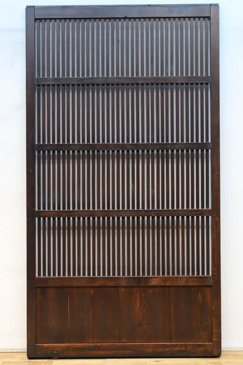 幅1068ミリ、高さ1952ミリ　縁起の良い大黒様の金具が印象的な格子蔵戸　G2534