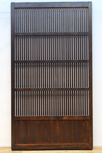 幅1068ミリ、高さ1952ミリ　縁起の良い大黒様の金具が印象的な格子蔵戸　G2534