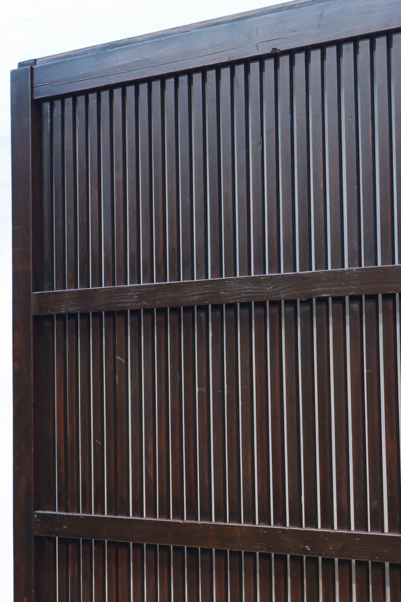 幅1068ミリ、高さ1952ミリ　縁起の良い大黒様の金具が印象的な格子蔵戸　G2534