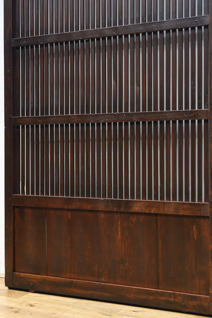 幅1068ミリ、高さ1952ミリ　縁起の良い大黒様の金具が印象的な格子蔵戸　G2534